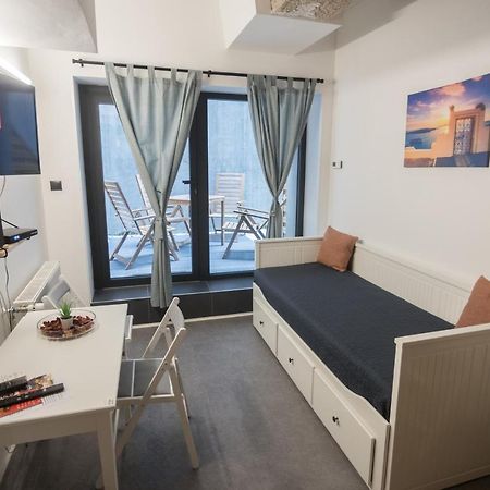 Peaceful Basement Apartment With Terrace & Free Gym بودابست المظهر الخارجي الصورة