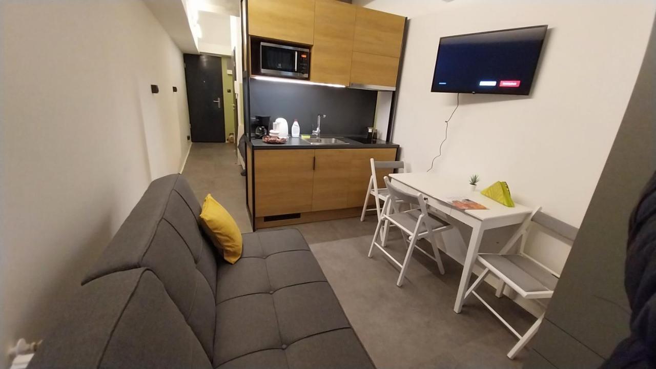 Peaceful Basement Apartment With Terrace & Free Gym بودابست المظهر الخارجي الصورة