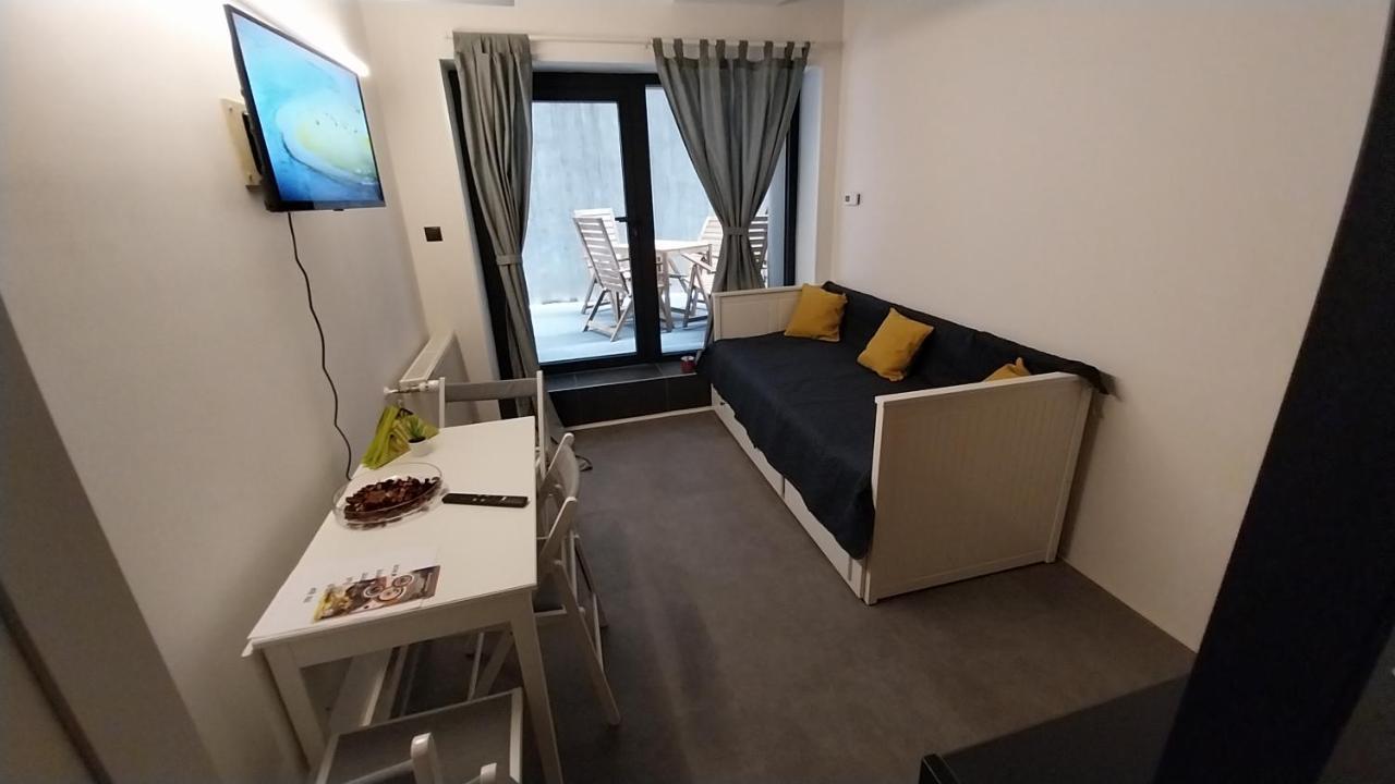 Peaceful Basement Apartment With Terrace & Free Gym بودابست المظهر الخارجي الصورة