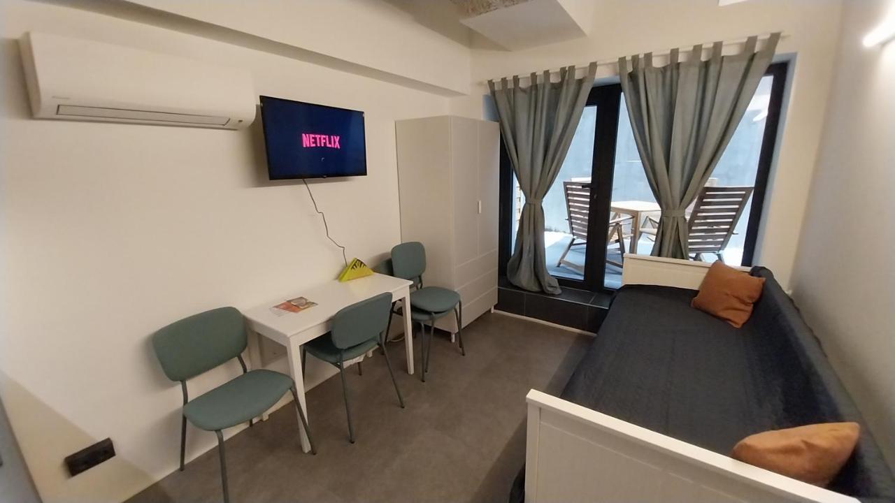Peaceful Basement Apartment With Terrace & Free Gym بودابست المظهر الخارجي الصورة
