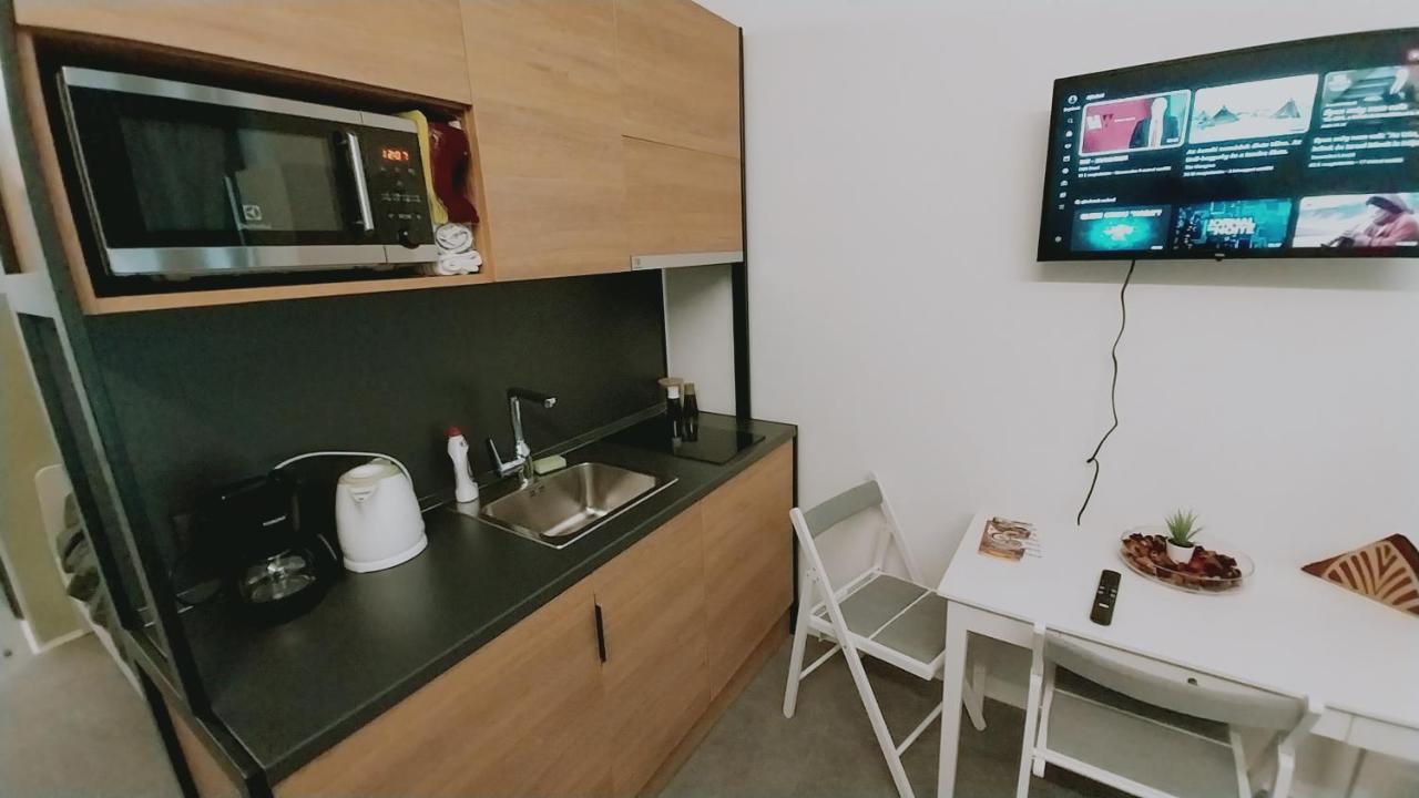 Peaceful Basement Apartment With Terrace & Free Gym بودابست المظهر الخارجي الصورة