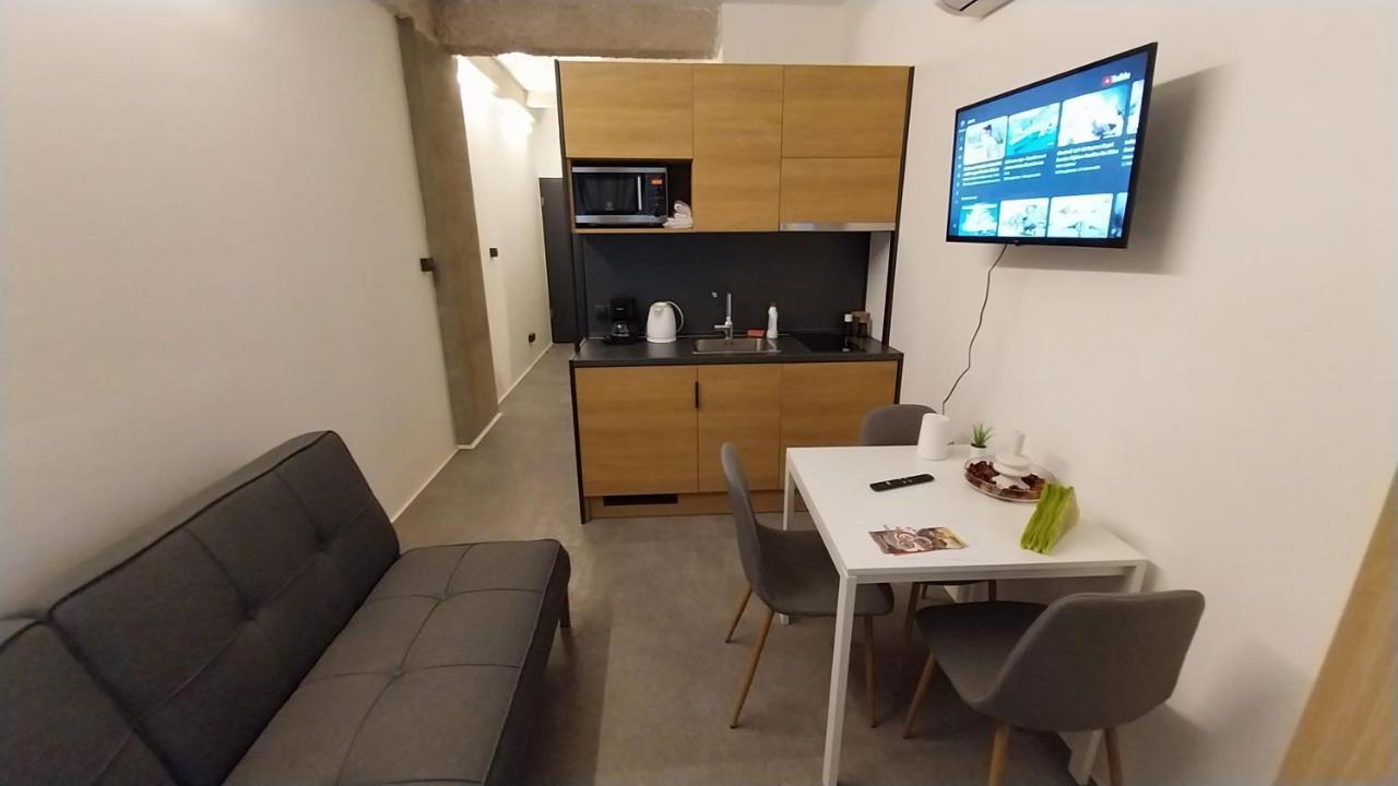 Peaceful Basement Apartment With Terrace & Free Gym بودابست المظهر الخارجي الصورة
