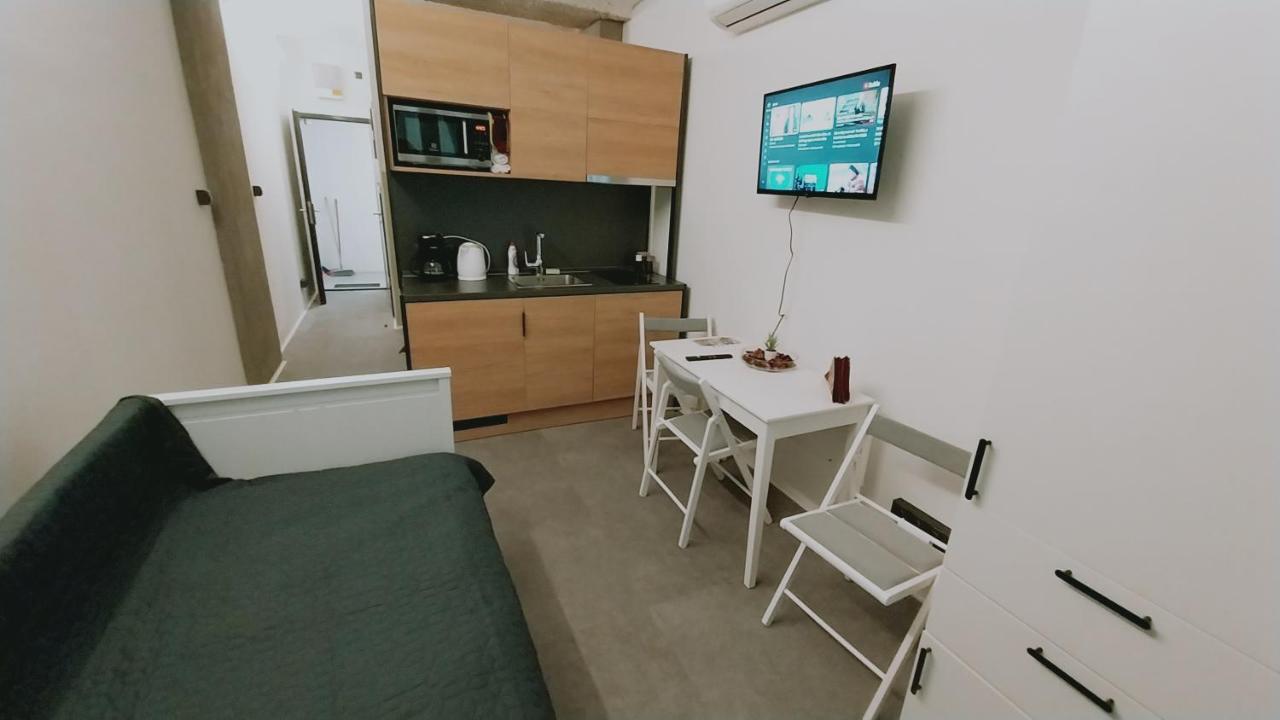 Peaceful Basement Apartment With Terrace & Free Gym بودابست المظهر الخارجي الصورة