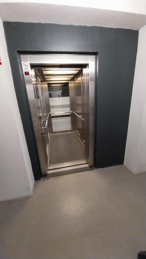 Peaceful Basement Apartment With Terrace & Free Gym بودابست المظهر الخارجي الصورة
