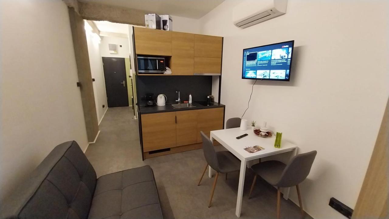 Peaceful Basement Apartment With Terrace & Free Gym بودابست المظهر الخارجي الصورة