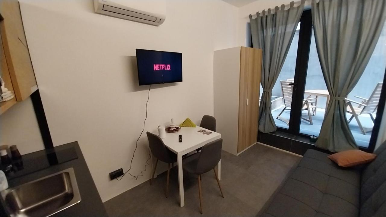 Peaceful Basement Apartment With Terrace & Free Gym بودابست المظهر الخارجي الصورة