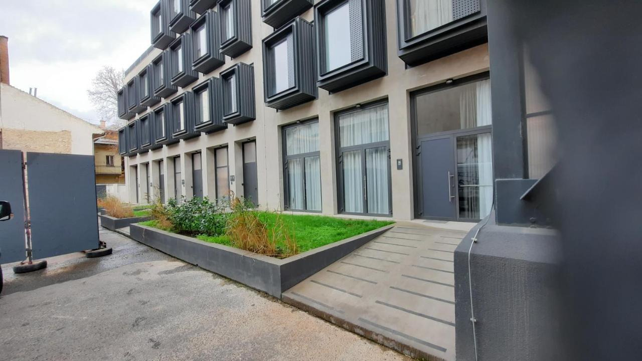 Peaceful Basement Apartment With Terrace & Free Gym بودابست المظهر الخارجي الصورة